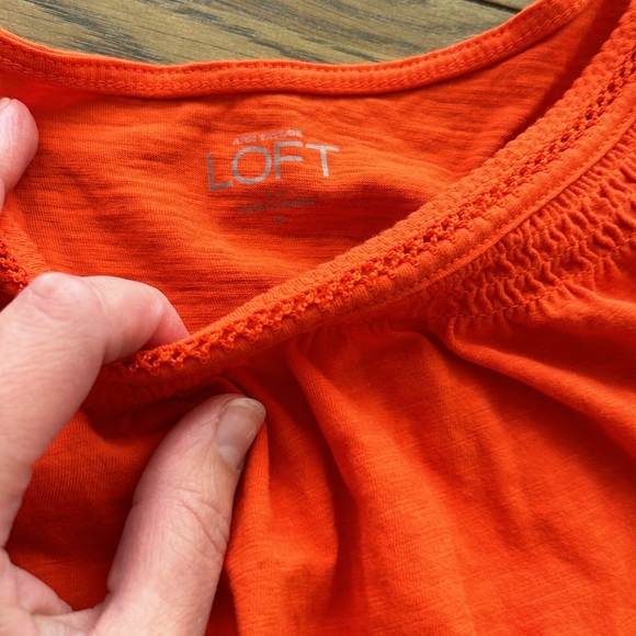 ⭐️🎉Women’s LOFT orange cap sleeve t-shirt size Med - Picture 2 of 4
